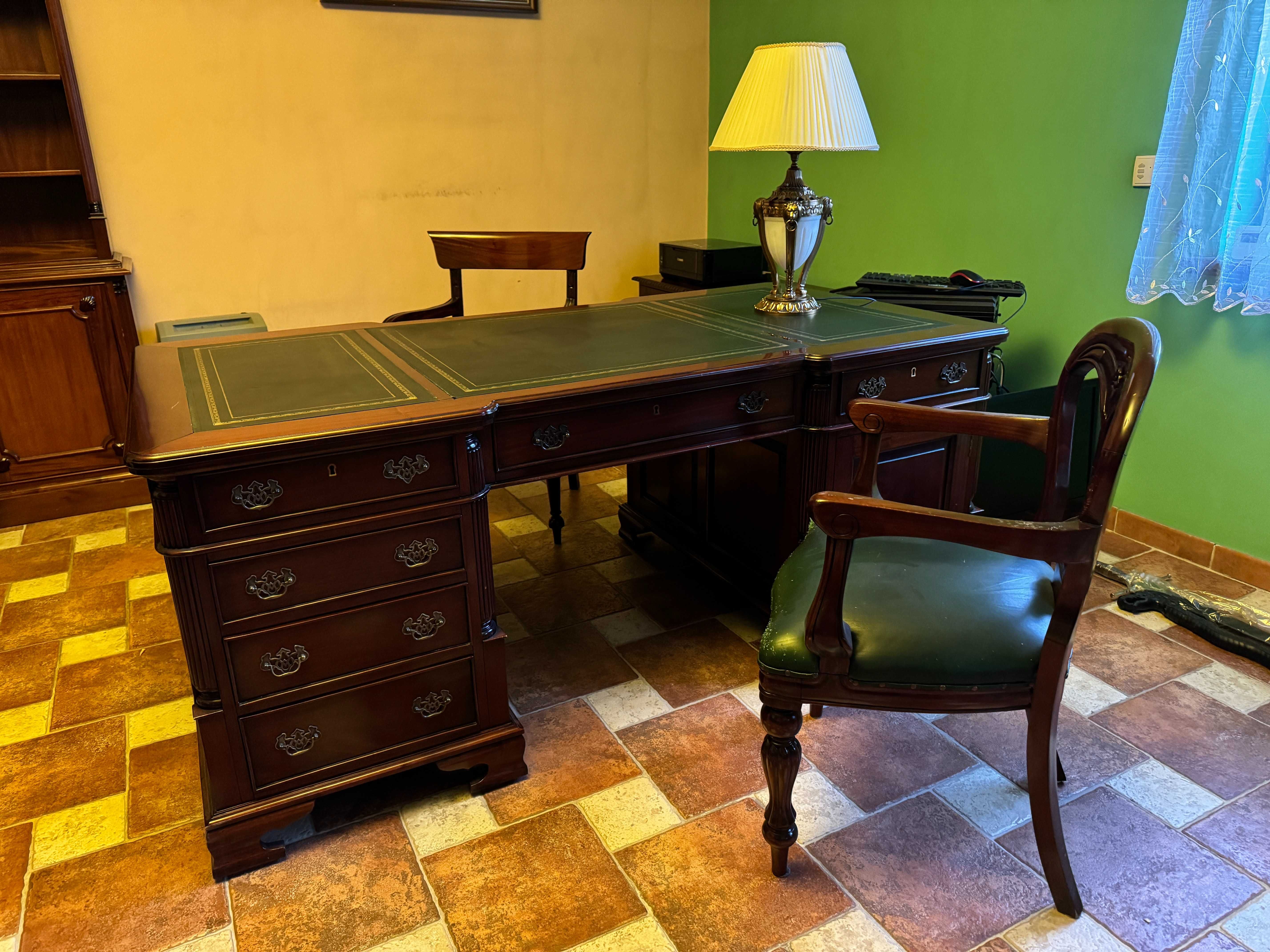 Antyczne biurko - gabinet , ciemne drewno, eleganckie