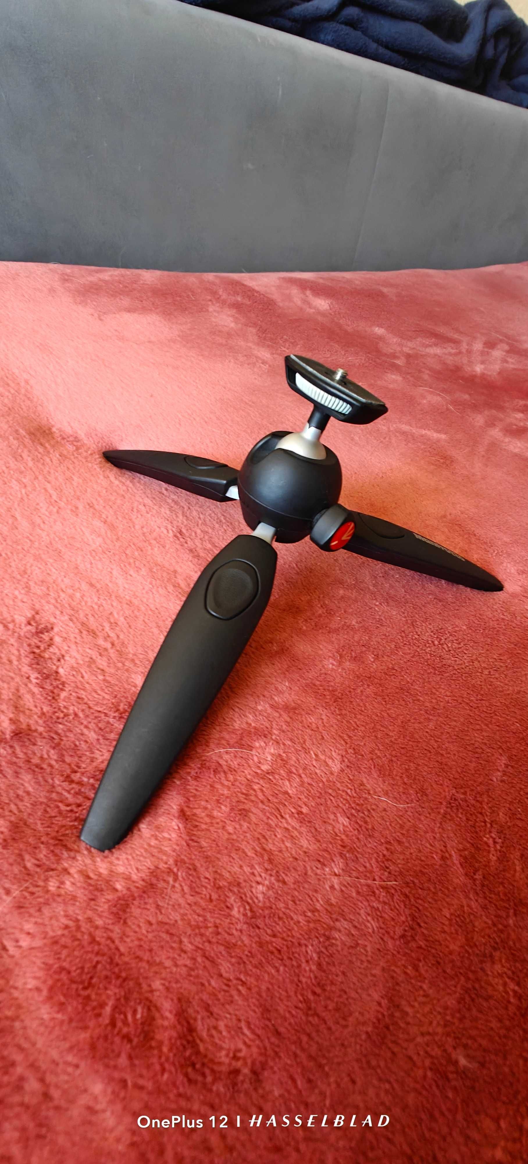 Statyw kulowy Manfrotto do aparatów i kamer.
