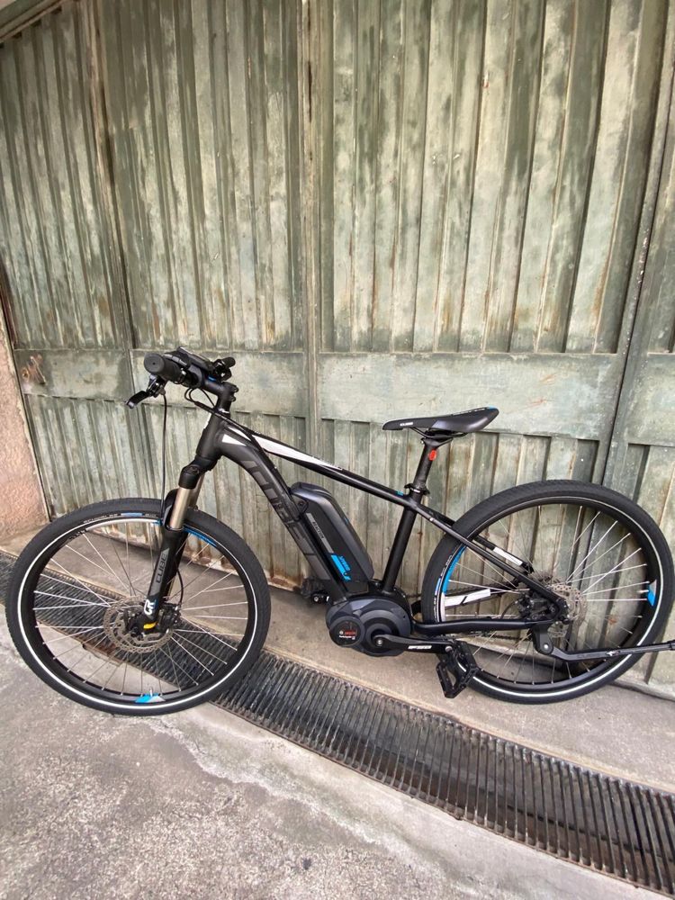 Bicicleta eletrica cube reaction pro