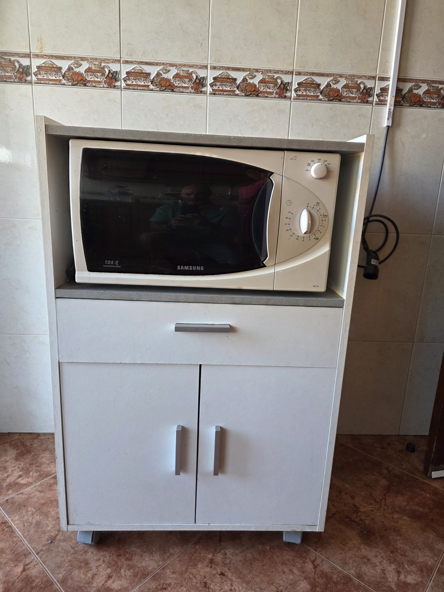 Movel e microondas