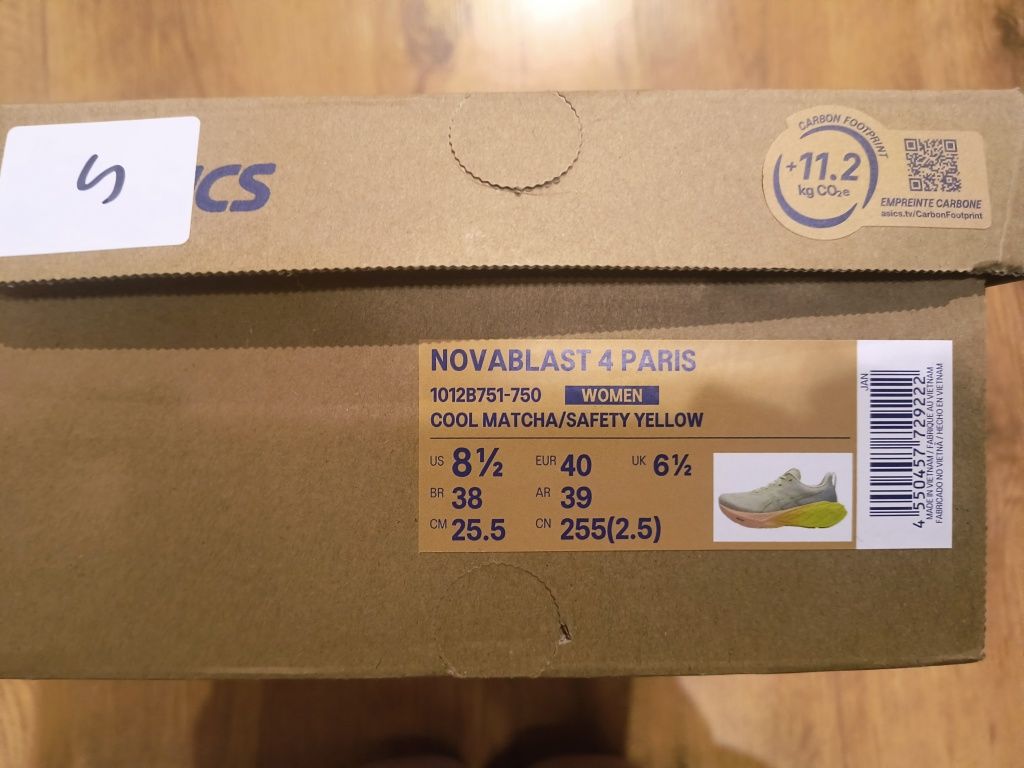 Buty do biegania Asics Novablast 4 Paris r. 40