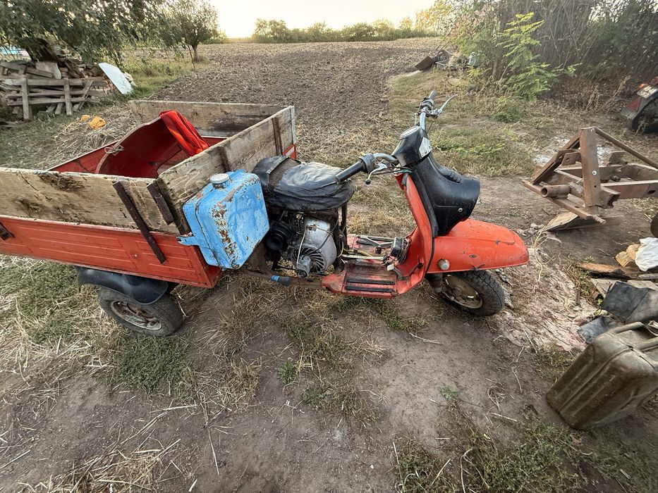 Продам  моторолер  стан непоганий .