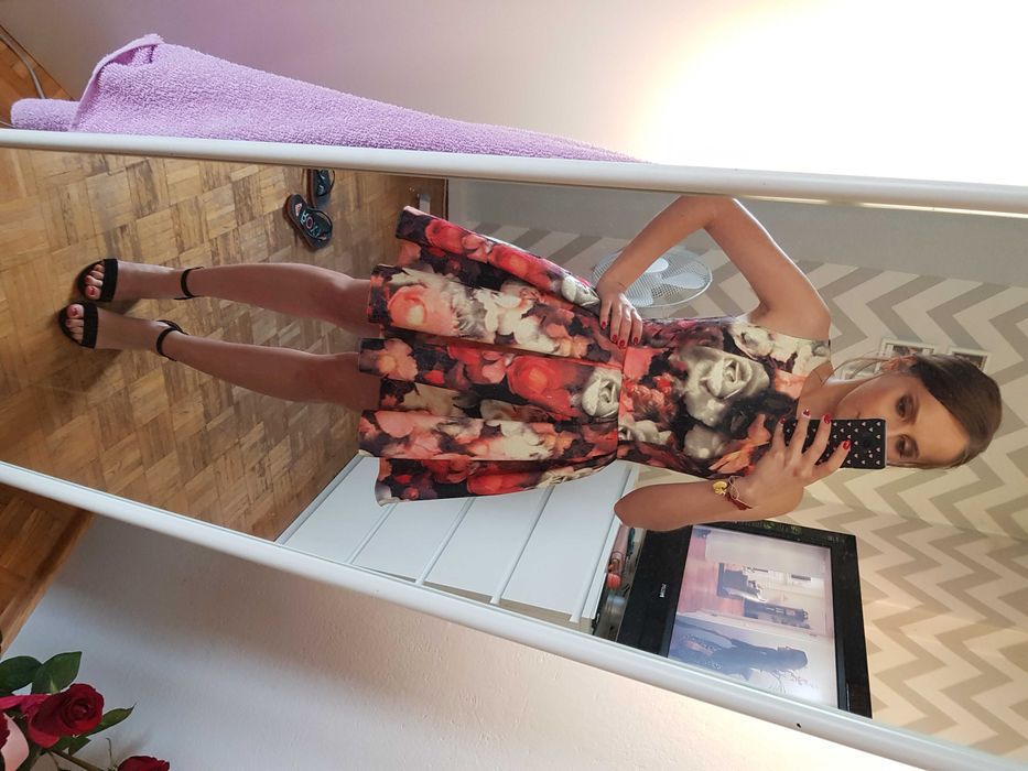 Sukienka w kwiaty
