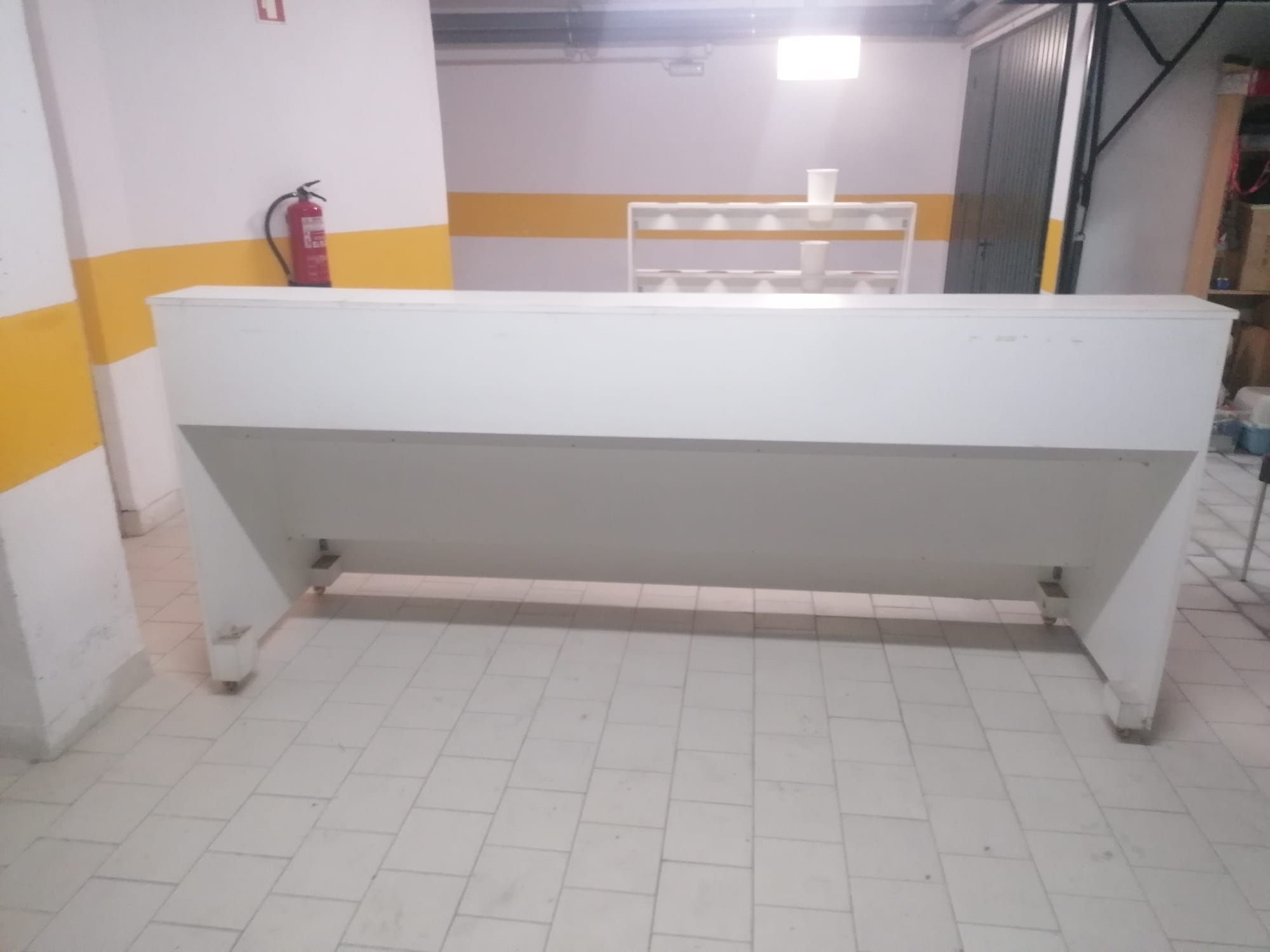 Bancada/exposição c/rodas