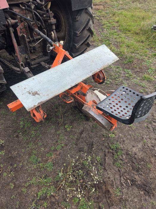 Wynajmę sadzarka do sztobrow patyków porzeczki. Do ciagnika