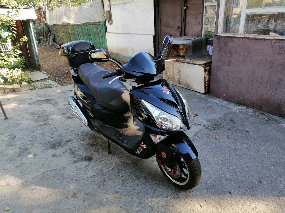 Продам скутер Spark 150s 17r
