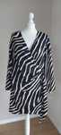 H&M r.L sukienka kopertowa zwierzęcy print / zebra