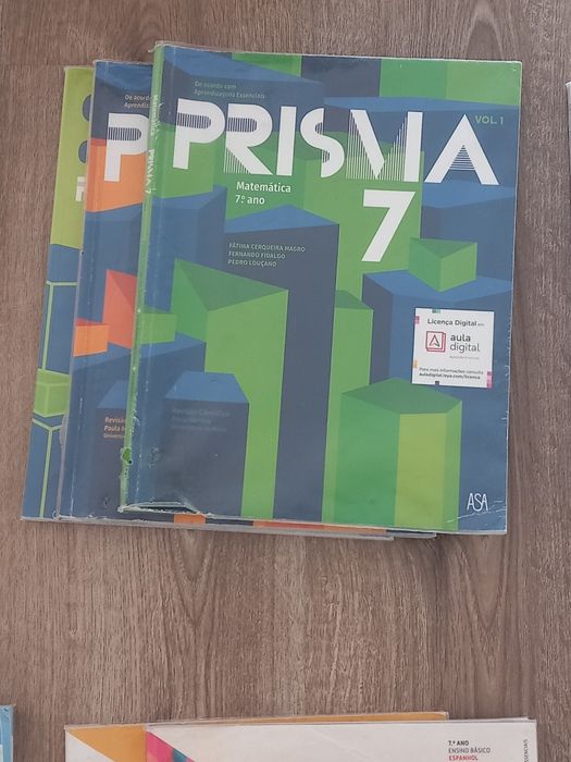 Manuais 7. ano escolaridade e respetivos cadernos de atividades