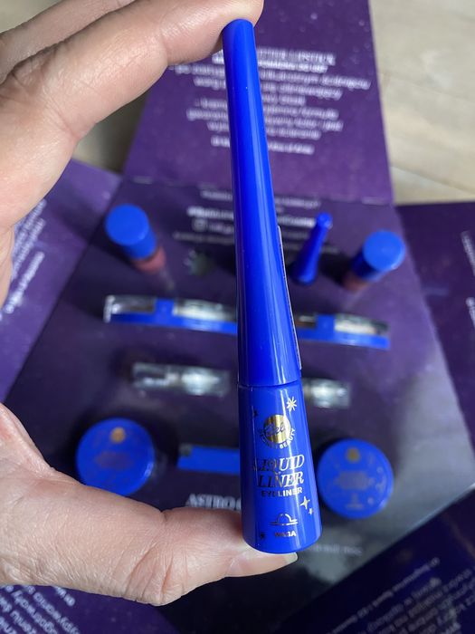 Zestaw BELL Astro Glow - limitowany zestaw 12 kosmetyków do makijażu