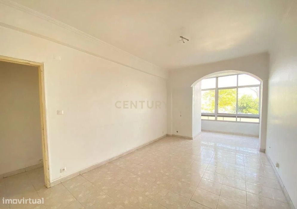 T2 em Oeiras - com arrecadação