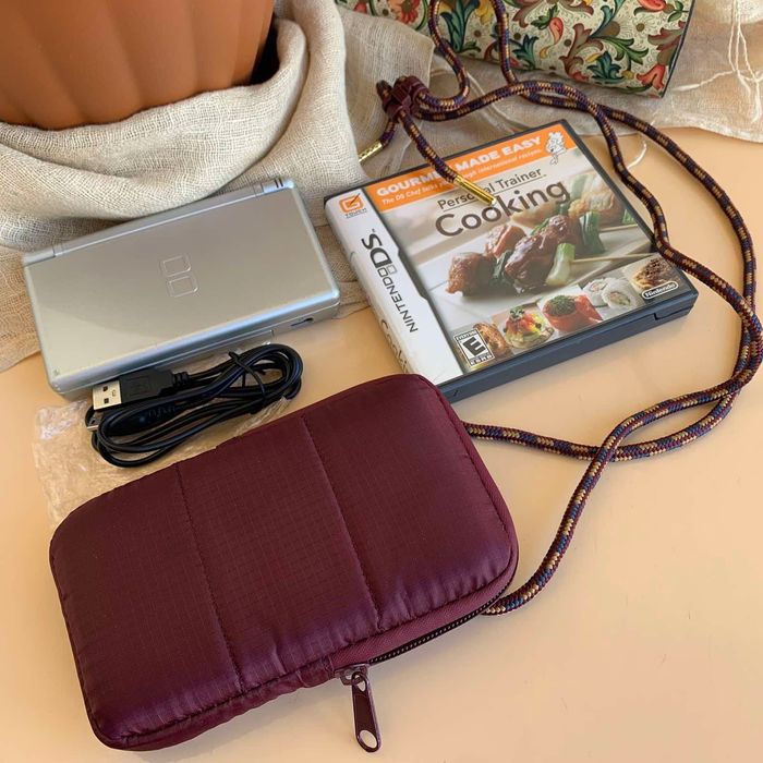 Портативна приставка Nintendo DS Lite, стілус, гра шнур зарядки, сумка