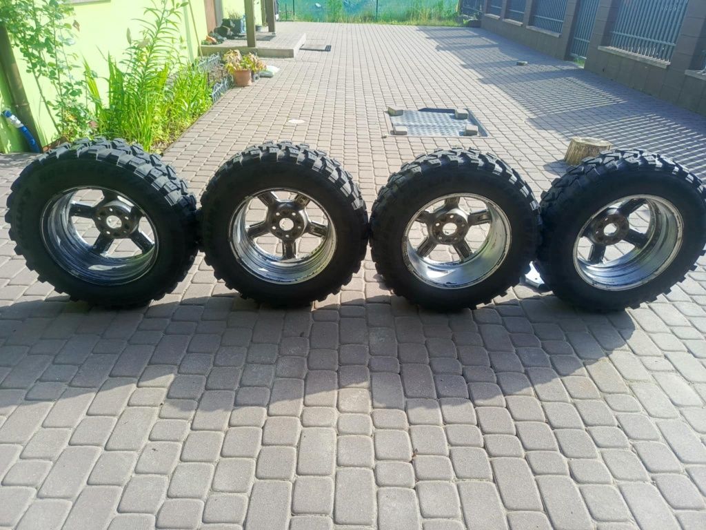 Felgi MOMO+opony terenowe Collins Breaker MT/R EVO 215/65 R16 komplet