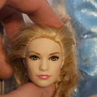 Barbie glowa blond