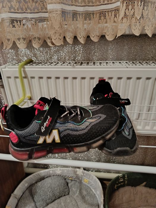 Продам кросівки на хлопчика