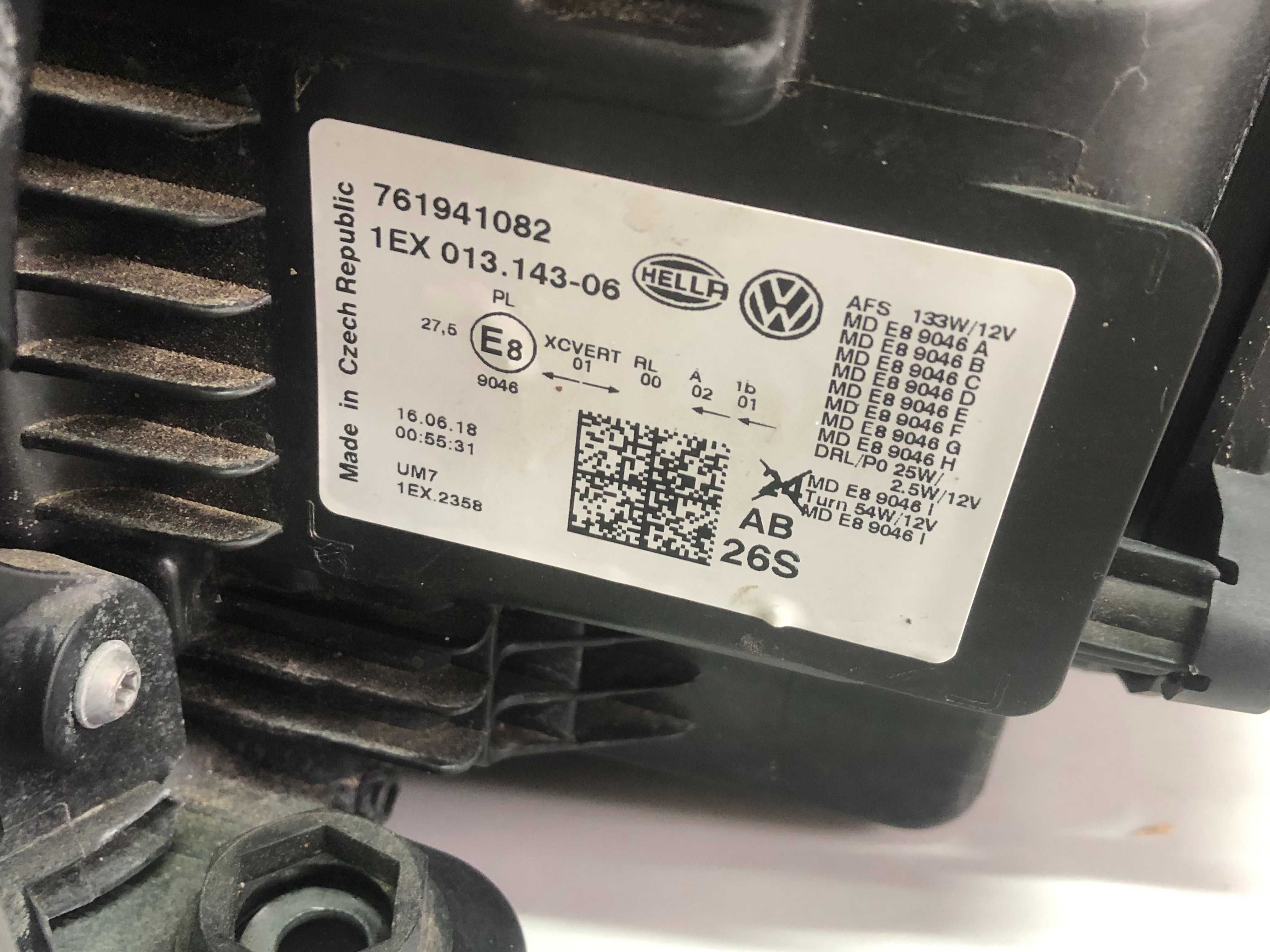 Volkswagen Touareg 3 761941082 761941081 фара права ліва