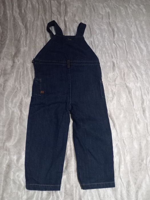 Jardineiras de ganga, 24 meses