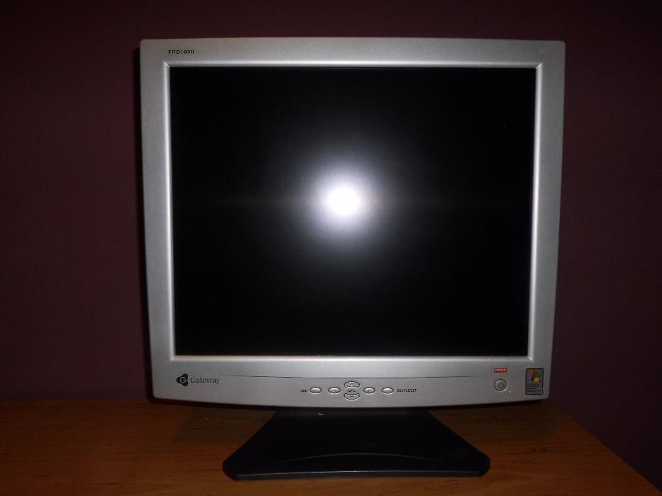 Monitor LCD 18"  Gateway