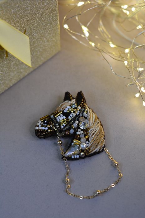 Брошка «Коник» — символ 2026 року