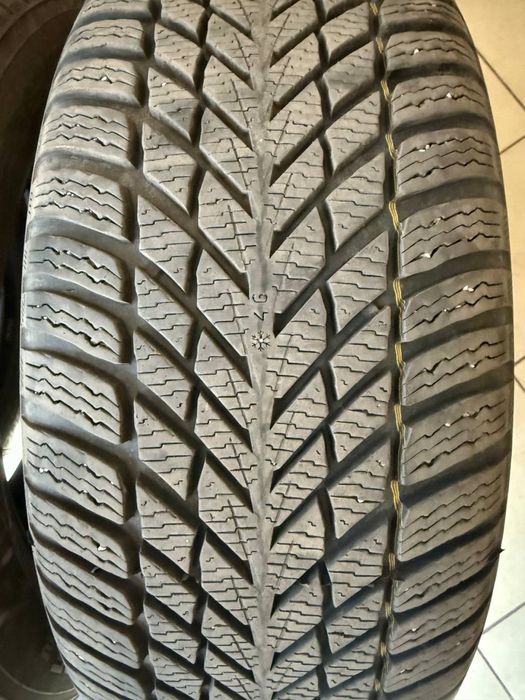 Зимнняя резин Nokian snowproof 2 225 55 r 17