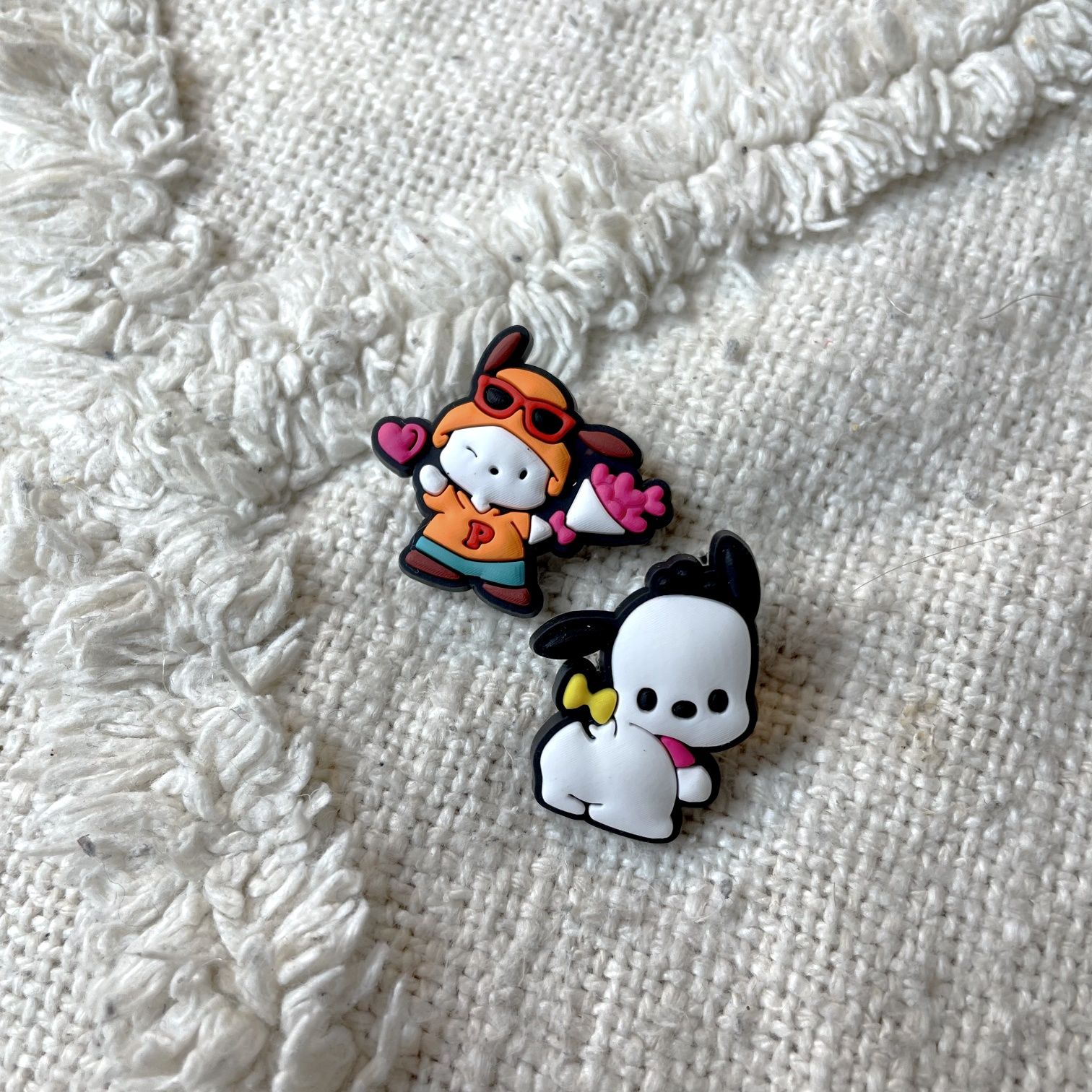 przypinki do crocsów crocs pins sanrio pochacco