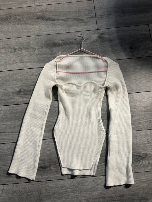 жіноча біла кофта