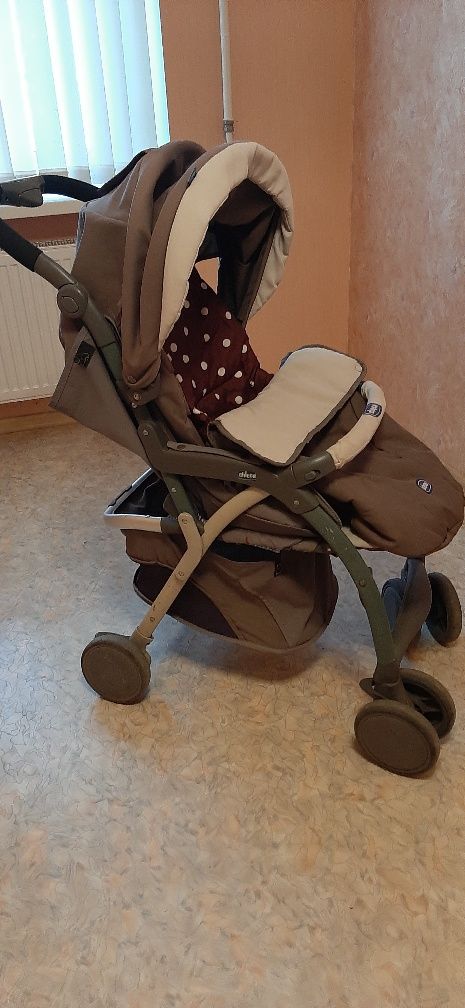 Продам прогулочную колясочку  chicco.