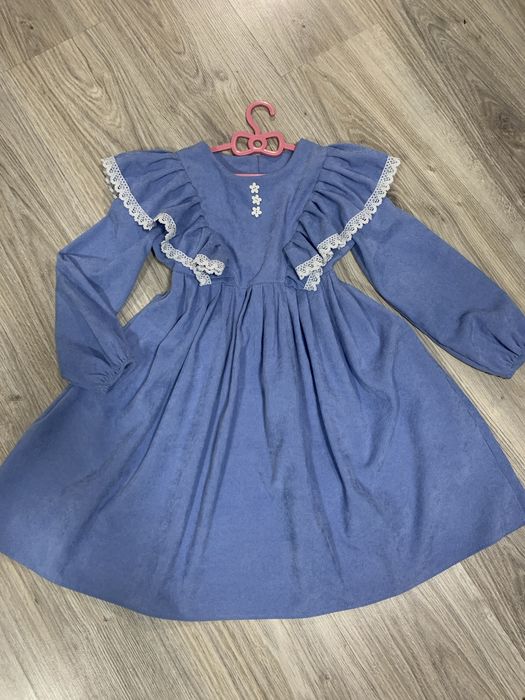 Нарядна сукня на 122