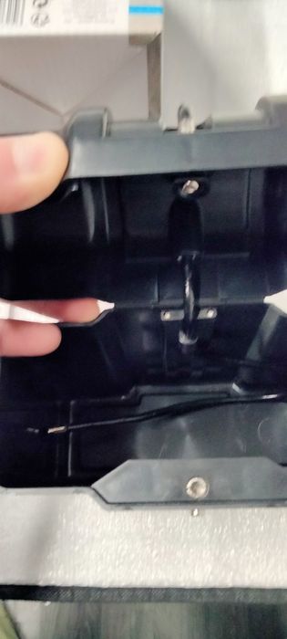 Sprzedam mini sejf z zamkiem szyfrowym.