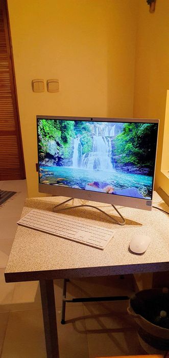 Komputer All in One HP 24" IPS 8gen 4x2,4 8GB NVME 1TB HDD Biały zadb.