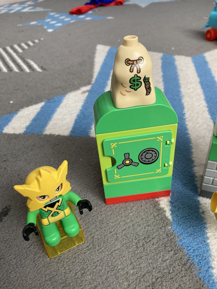 Lego duplo spiderman vs electro