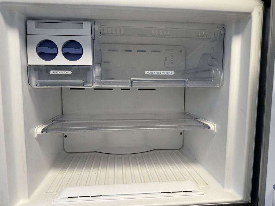 Двокамерний холодильник Whirlpool ARC 42081
