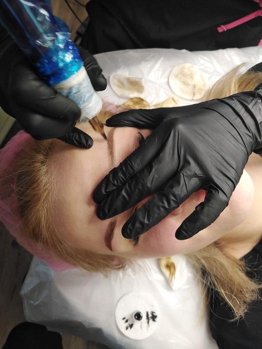 Перманент губ та брів