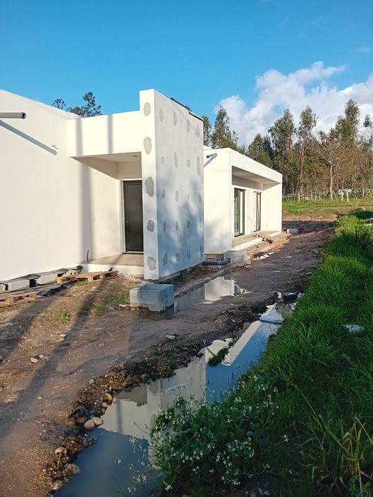 Prestação de serviços de construção e acabamentos