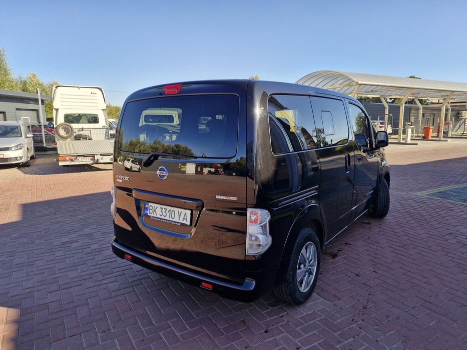Продам Nissan env200