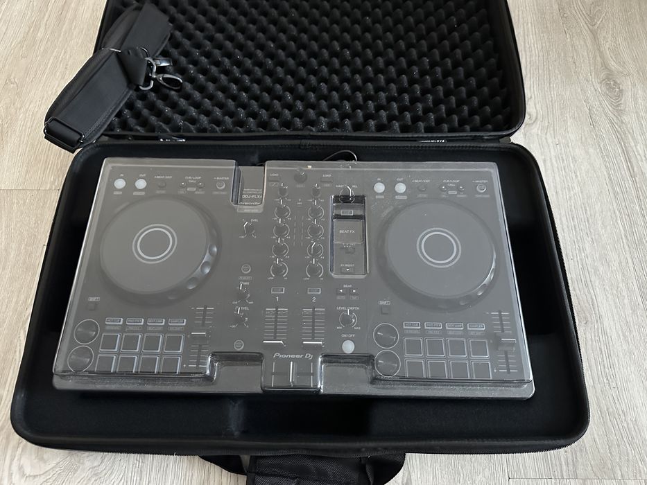 Kontroler DJ Pioneer DDJ-FLX4 + decksaver i UDG creator hardcase