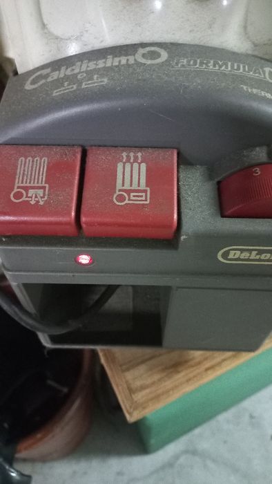 Aquecedor eléctrico  com rodas