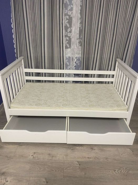 Дитяче ліжко з матрасом
