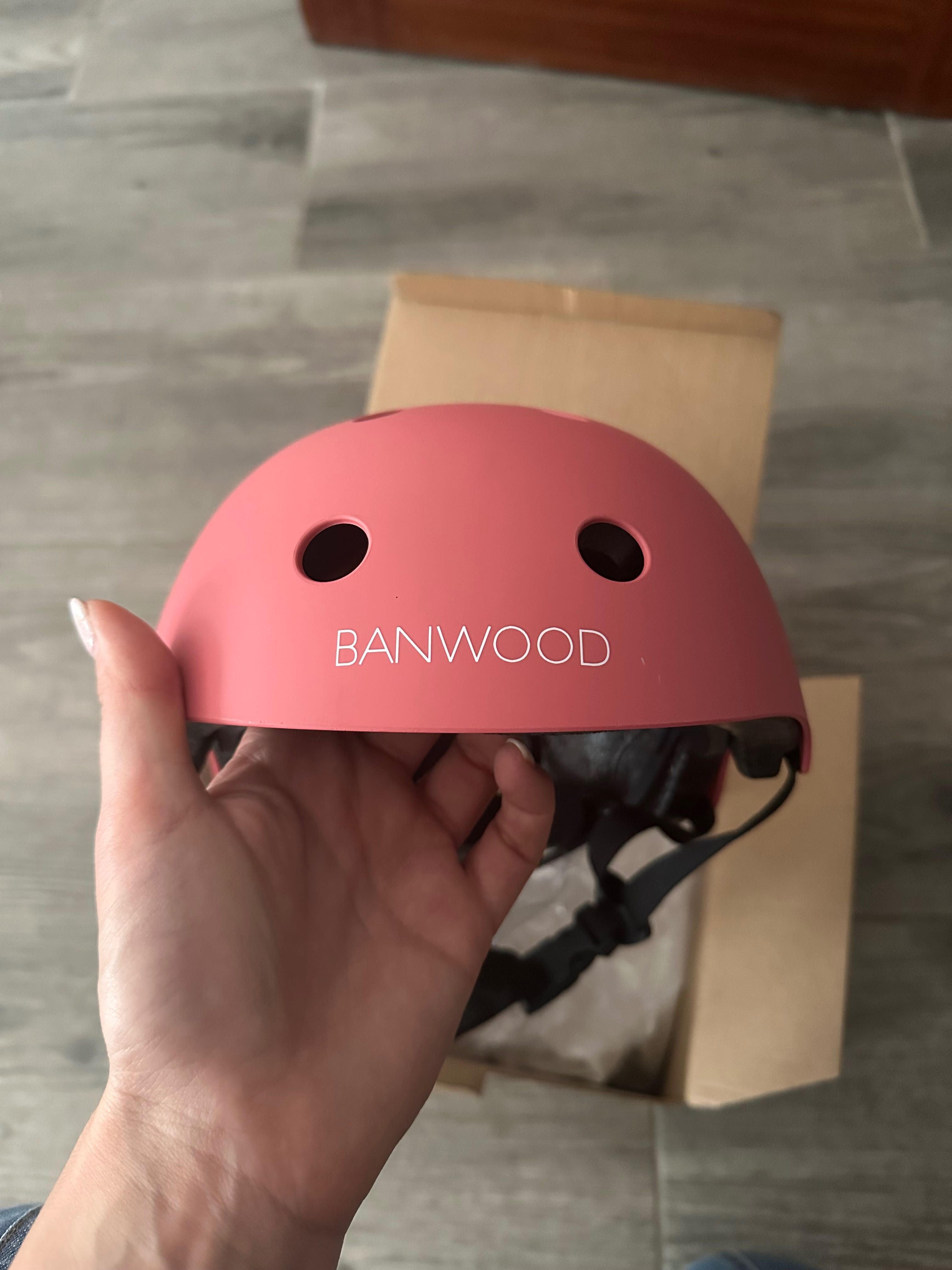 Vendo bicicleta de equilíbrio e capacete da Banwood