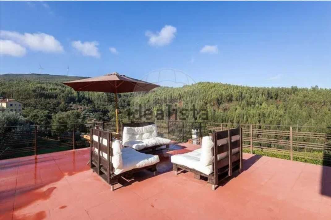 Quintinha com piscina e terreno