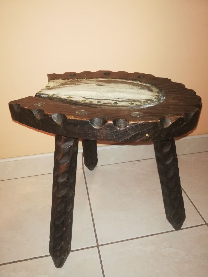 Taboret stołek drewniany trójnóg podkowa krzesełko