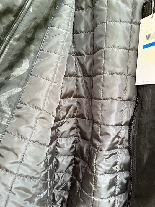 Продам НОВЫЙ бомбер Calvin Klein оригинал!новый!