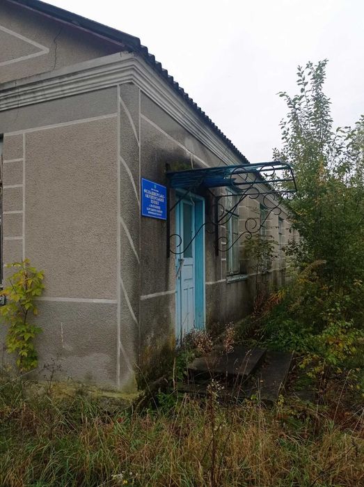 Одноповерхова будівля S= 251,6 м2. Маньківці, вул. Грушевського 46