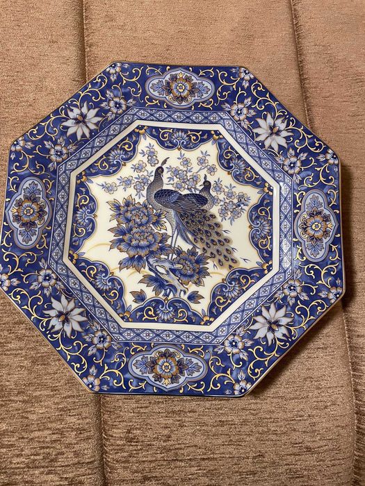 Prato decorativo octogonal japonês Imperial Blue Peacock,