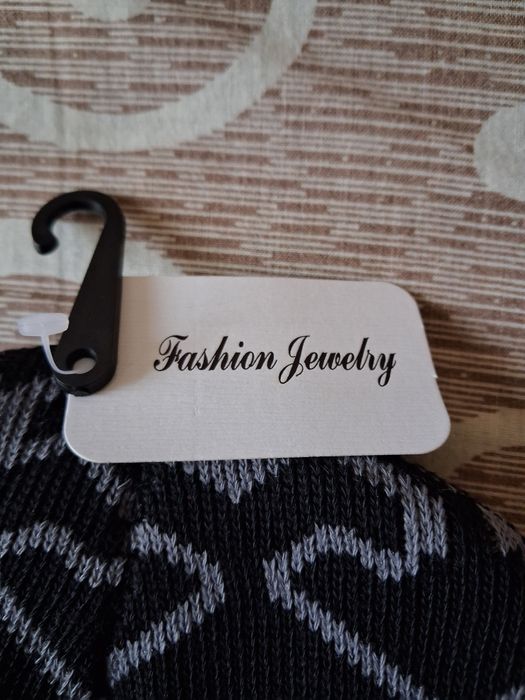 Продаються 2 шапки