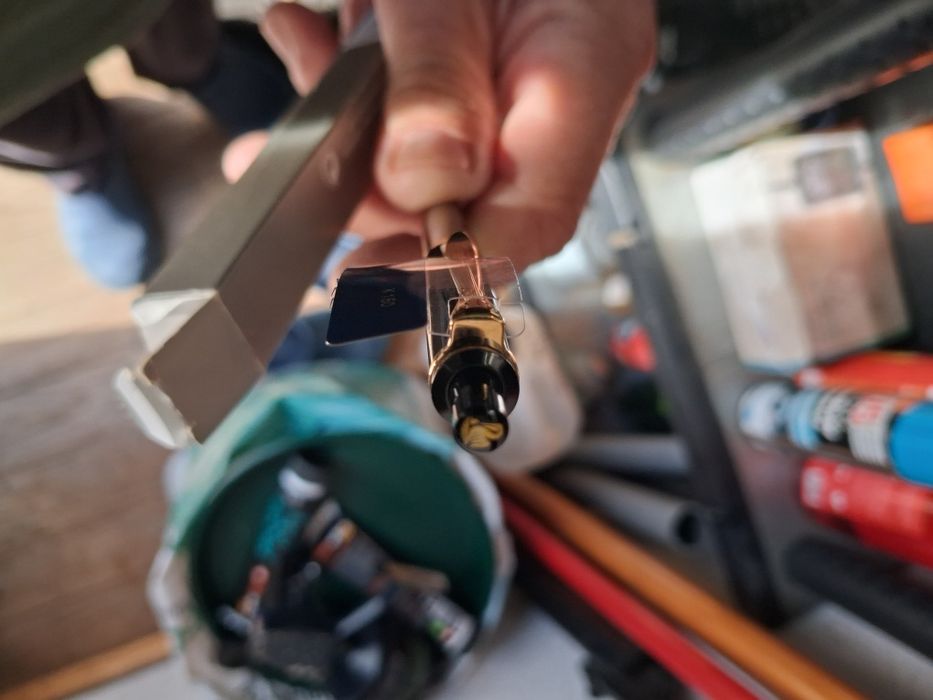 Caneta Esferográfica Pelikan M150 preta e ouro