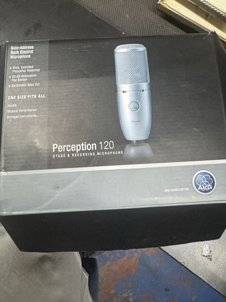 Mcrofone AKG perception 120