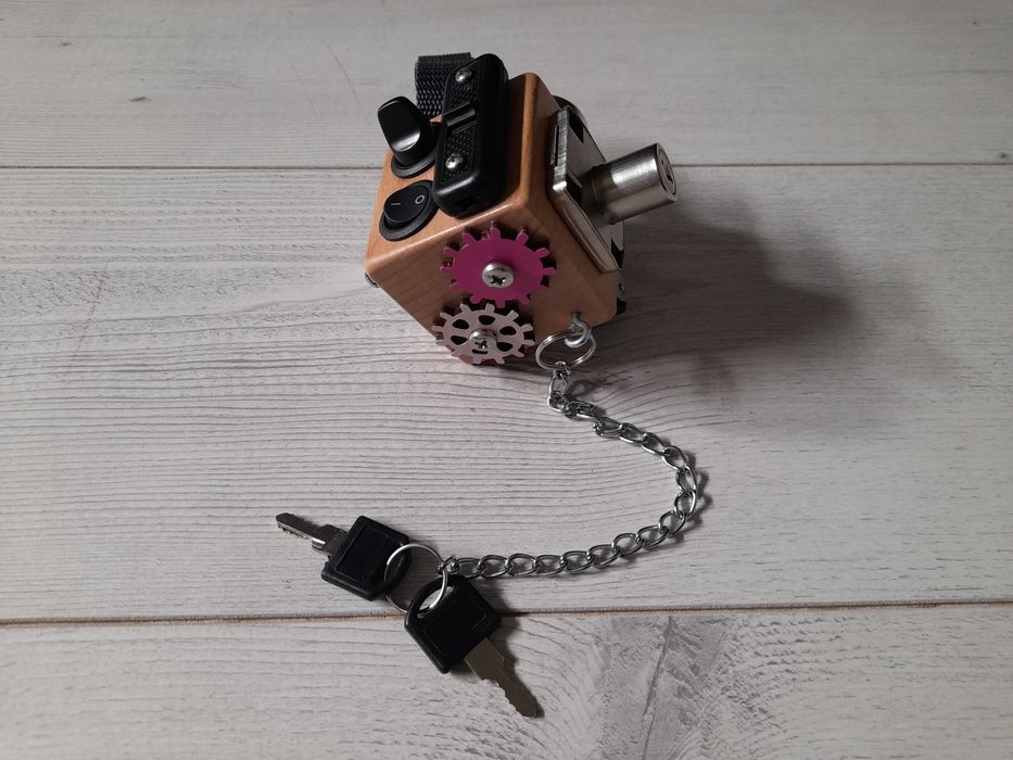 Kostka manipulacyjna edukacyjna sensoryczna Tablica