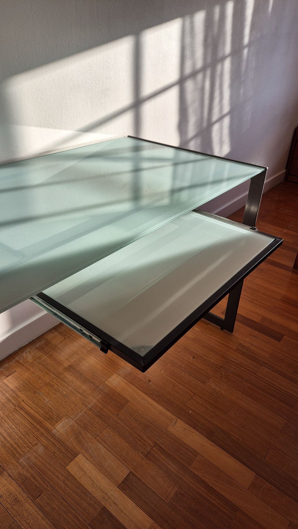 Mesa Secretária de vidro