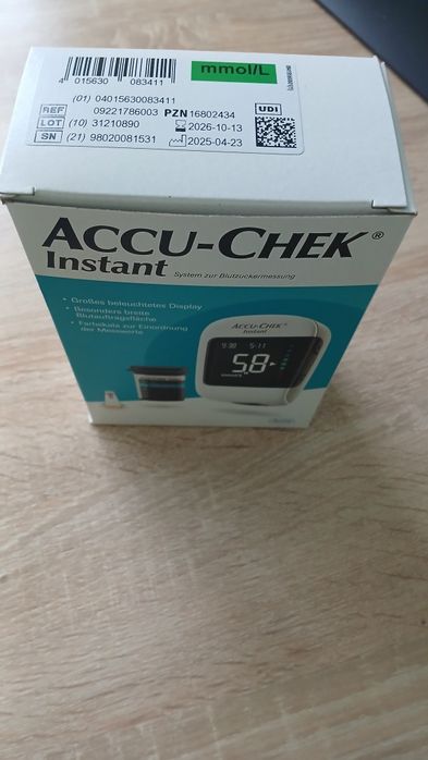 Accu-Chek Instant глюкометр