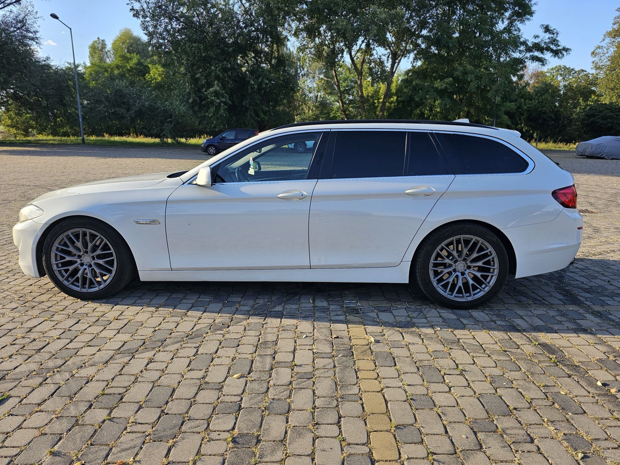 BMW F11 seria 525 3.0d 2011 automat hak elektryczny